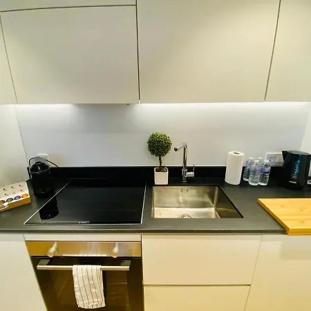 Exclusive 1 Bedroom Retreat In Appartamento *